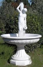 Fontein dame met kruiken