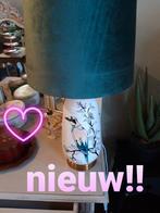 Mooie schemerlamp, groene kap met vogel op voet, Ophalen of Verzenden, Nieuw, 50 tot 75 cm