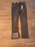 Jeans maat 42 nieuwe met split, Nieuw, W33 - W36 (confectie 42/44), Blauw, Ophalen of Verzenden