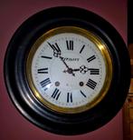 Zwarte ronde schoolklok comtoise uurwerk goed lopende klok, Antiek en Kunst, Antiek | Klokken, Ophalen