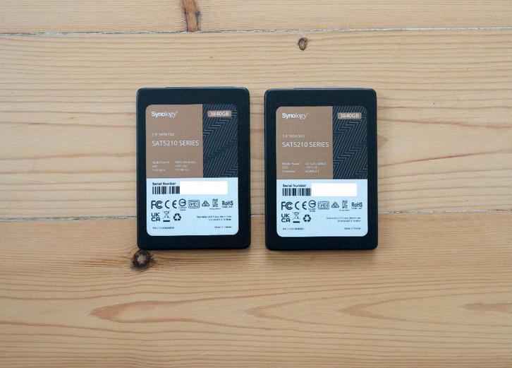 Synology SAT5210, 3,84 TB SSD, bijna nieuw, Computers en Software, Harde schijven, Zo goed als nieuw, Server, Intern, SSD, SATA