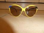 Vintage Saphira 80's zonnebril geel blauw zwart + diamantje, Overige merken, Zonnebril, Verzenden, Geel