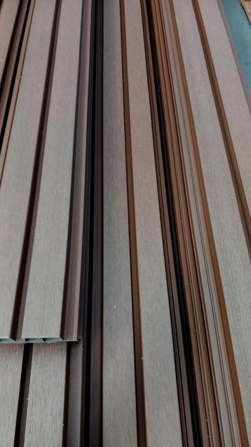Partij weo60 teak gardenwall gevelbekleding  fiberdeck.  beschikbaar voor biedingen