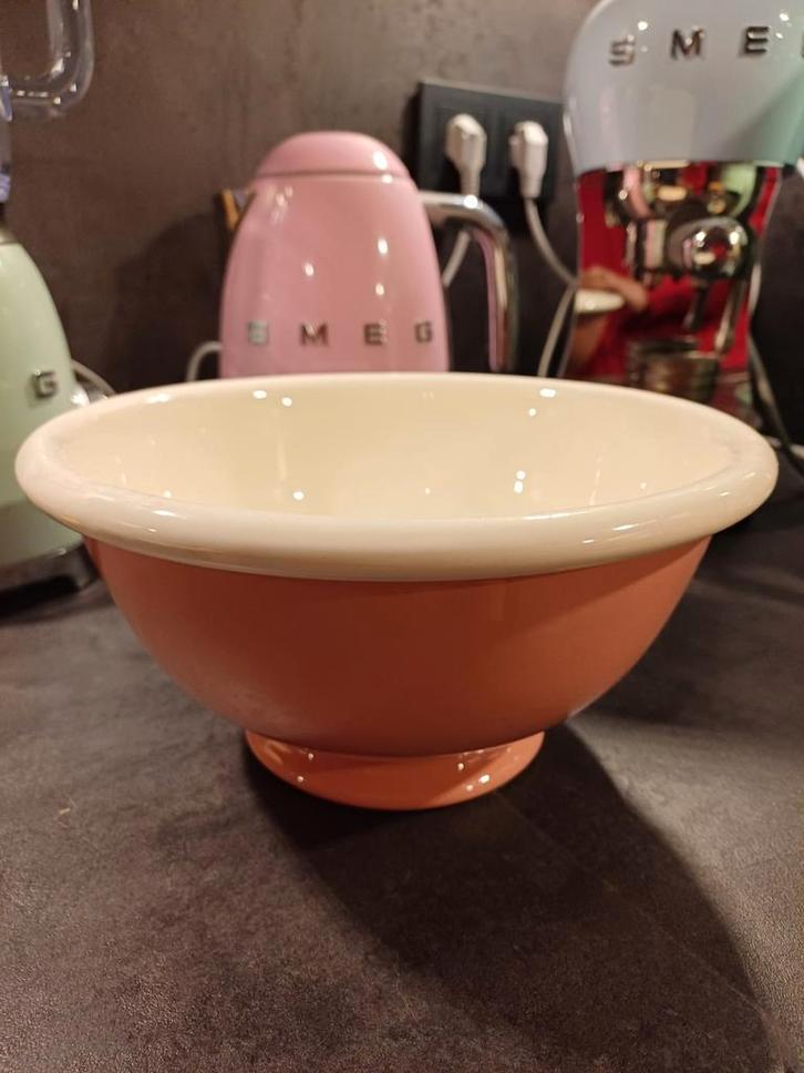 Mooie pastel roze beslagkom van Regout, Antiek en Kunst, Antiek | Servies los, Verzenden