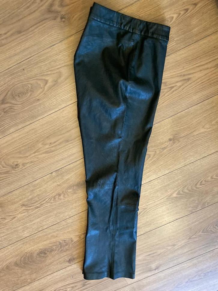 LaSalle.Amsterdam d.groene leren broek flairpijp 40, Kleding | Dames, Broeken en Pantalons, Zo goed als nieuw, Maat 38/40 (M)