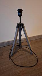 Leuke houten 3 poot lamp, Huis en Inrichting, Lampen | Tafellampen, Ophalen of Verzenden, Minder dan 50 cm