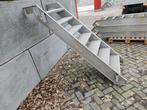Aluminium trappen Hoog 1.37 m Gemeten tot de bovenste trede, Ophalen, Zo goed als nieuw, Minder dan 2 meter