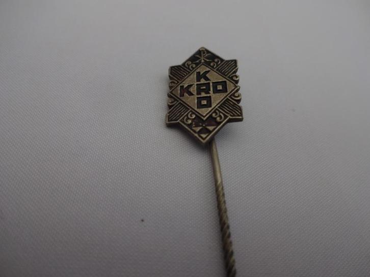 Speldje KRO - Katholieke Radio Omroep, Verzamelen, Speldjes, Pins en Buttons, Zo goed als nieuw, Speldje of Pin, Merk, Ophalen of Verzenden