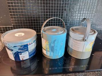 Gratis  halve potten blauwe verf beschikbaar voor biedingen
