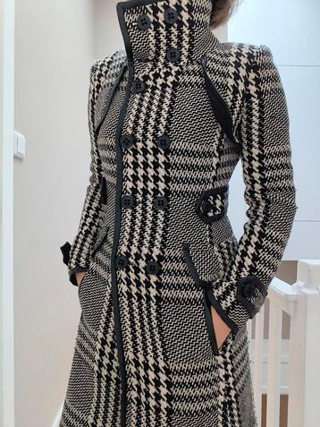 Karen Millen Jas XS beschikbaar voor biedingen