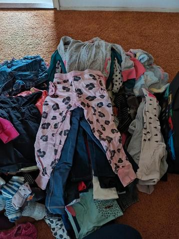 Meisjes kleren maat 92/98/104 beschikbaar voor biedingen