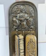 Antiek 1920-1930 borstelrek Volendam Latoen koper borstels, Antiek en Kunst, Ophalen of Verzenden