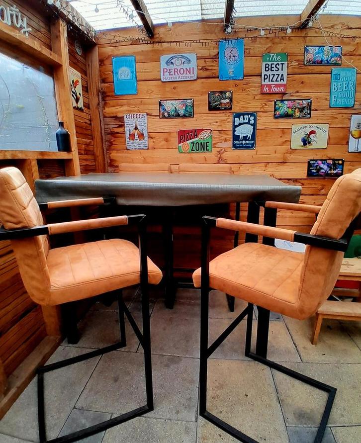 Bartafel met barkrukken set, Huis en Inrichting, Barkrukken, Gebruikt, 90 cm of meer, Hout, Metaal, 4 krukken, Met voetsteun, Ophalen