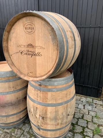 Diverse Regentonnen/Wijnvaten van eiken en kastanje hout beschikbaar voor biedingen