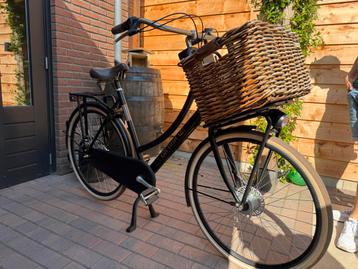 Cortina damesfiets met Mand als nieuw automatische lamp beschikbaar voor biedingen