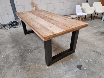 Industriële tafel - stijgerhout & staal beschikbaar voor biedingen