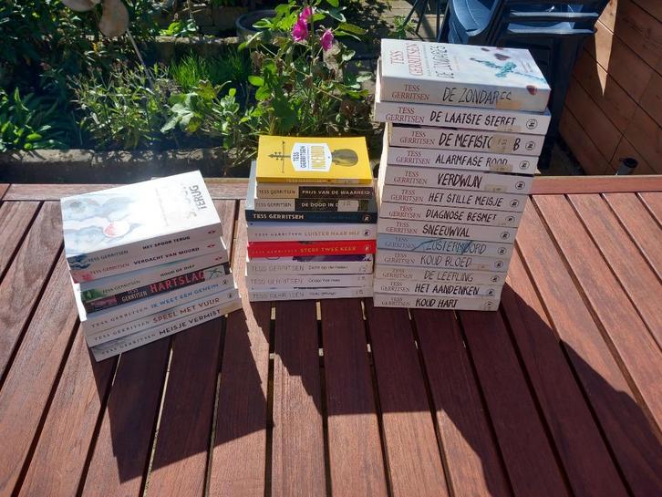 Tess Gerritsen veel titels, Boeken, Thrillers, Gelezen, Ophalen of Verzenden