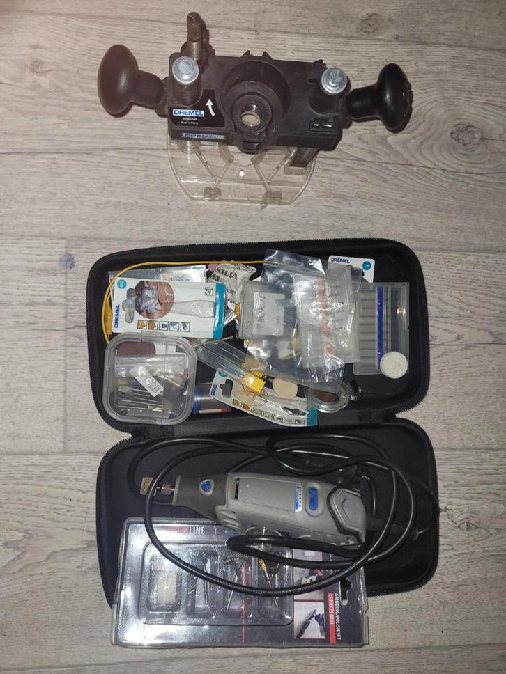 Dremel met freesstandaard en accessoires, Doe-het-zelf en Verbouw, Gereedschap | Overige machines, Gebruikt, Ophalen of Verzenden