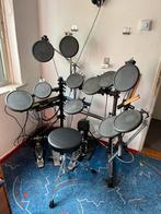 Roland met Alesis dm5, dubbel base pedaal en kruk, Ophalen of Verzenden, Gebruikt, Roland