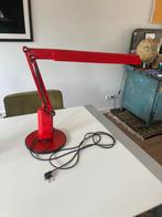 Rode vintage bureaulamp lucifer van Fagerhults Sweden, A&E, Huis en Inrichting, Lampen | Tafellampen, Kunststof, Gebruikt, 50 tot 75 cm