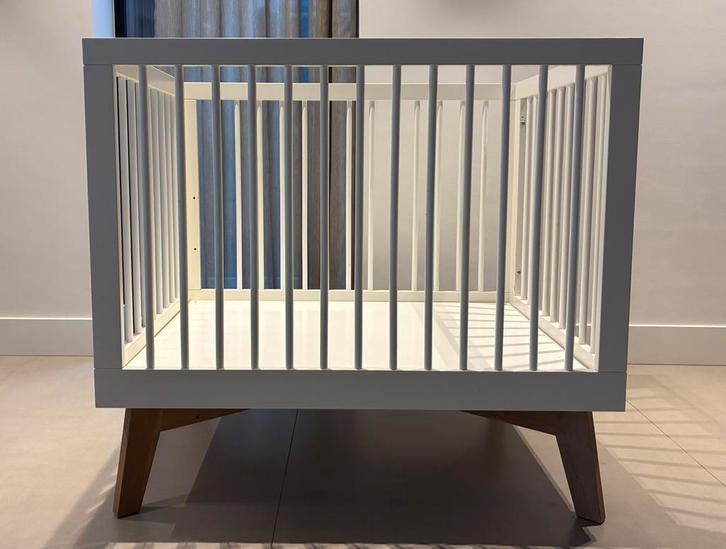 Kidsmill Box Wit met eiken Poten, Kinderen en Baby's, Boxen, Gebruikt, Rechthoekig, Ophalen