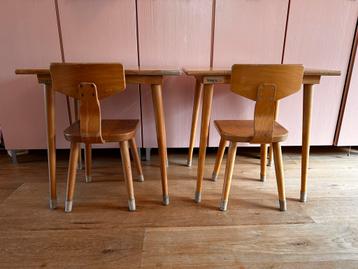 Schilte Schooltafels met Stoelen - Jaren '90 beschikbaar voor biedingen