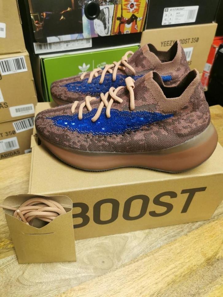 Adidas Yeezy Boost 380 Azure, Kleding | Heren, Schoenen, Zo goed als nieuw, Sneakers of Gympen, Bruin, Verzenden