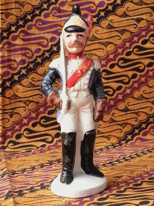 Mooi oud beeldje uit Engeland van een soldaat 17,8 cm., Antiek en Kunst, Antiek | Porselein, Ophalen of Verzenden