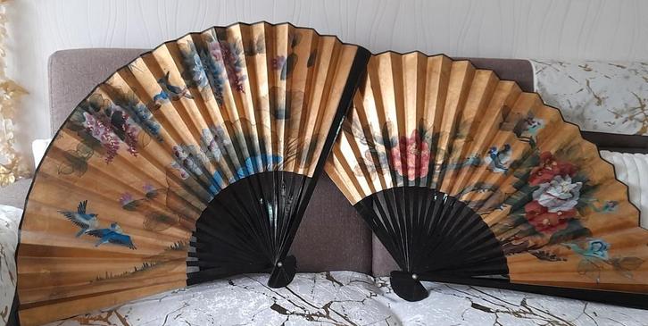 Twee decoratieve handwaaiers, Huis en Inrichting, Woonaccessoires | Overige, Gebruikt, Ophalen of Verzenden