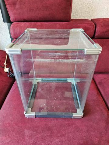Leuk start cubus aquarium voor bv goudvissen of garnalen beschikbaar voor biedingen