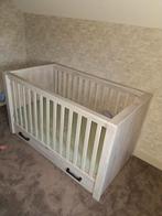 Prachtig robuust bedje en commode van merk kidsmill grijs, Ophalen, Zo goed als nieuw, Jongetje of Meisje