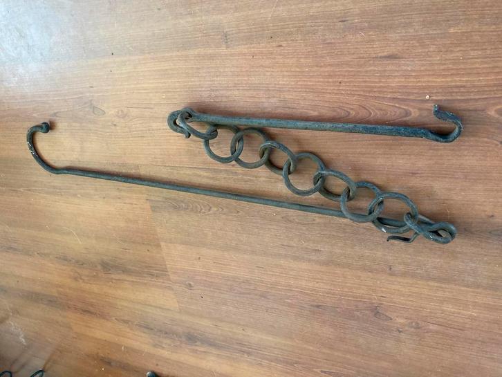Antieke smeedijzeren haal voor bbq dutch oven kookpan etc, Antiek en Kunst, Antiek | Gereedschap en Instrumenten, Ophalen of Verzenden