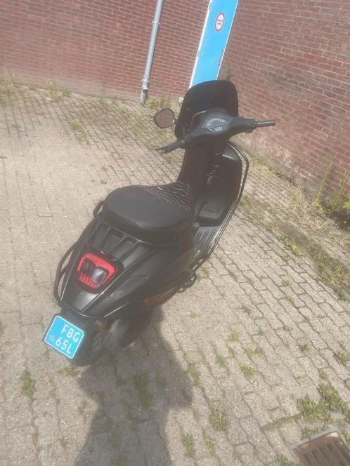 Vespa sprint 2020 alarmsysteem& begrenzer, Fietsen en Brommers, Scooters | Vespa, Zo goed als nieuw, Ophalen of Verzenden