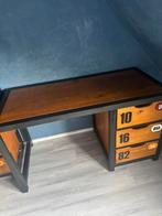 Bureau merk Vipack - jongenskamer, Huis en Inrichting, Bureaus, Ophalen, Gebruikt