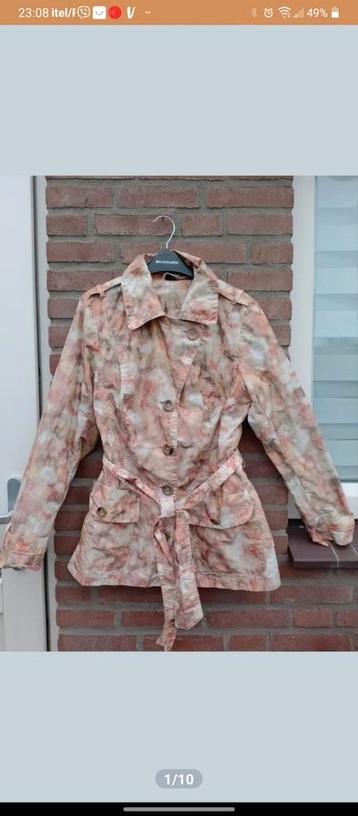 Pastel kleuren mooi trench coat van M&S, M40 beschikbaar voor biedingen