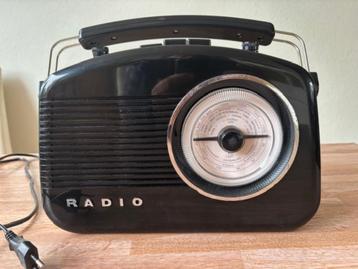 Portable Retro radio FM / AUX / AM /  zwart / werkt perfect beschikbaar voor biedingen