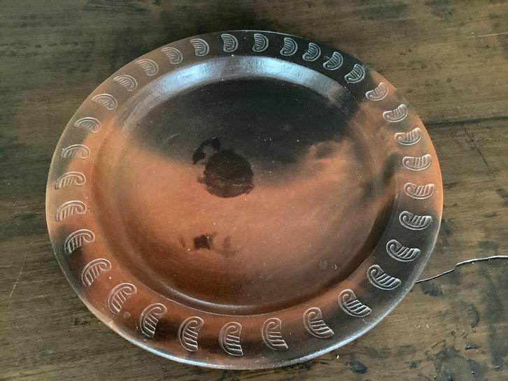 Antieke aardewerk schaal uit Lombok (Indonesië), Antiek en Kunst, Antiek | Schalen, Ophalen of Verzenden