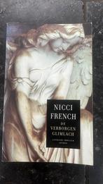 Nicci French - De verborgen glimlach, Nicci French, Ophalen of Verzenden, Zo goed als nieuw, Nederland