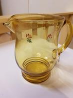 Waterkan van geel glas met bloemen Booms hoogte 17,5 cm, Ophalen of Verzenden