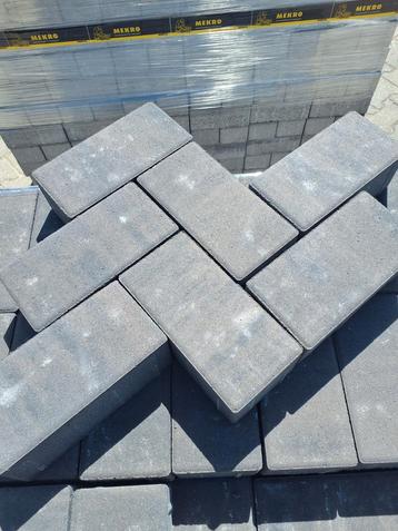 Donkere betonklinkers met mooie bruine gloed - slechts €15 beschikbaar voor biedingen