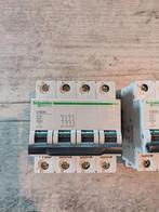 Installatie automaat Schneider C60n C16 4 polige, Ophalen of Verzenden, Zo goed als nieuw