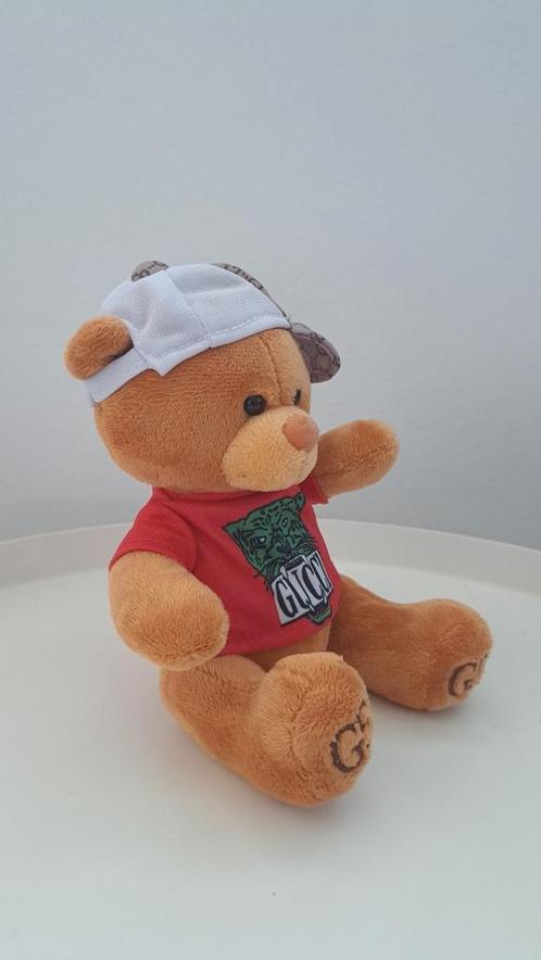 Gucci beertje kermis klein, Verzamelen, Beren en Cherished Teddies, Zo goed als nieuw, Stoffen beer, Overige merken, Ophalen of Verzenden