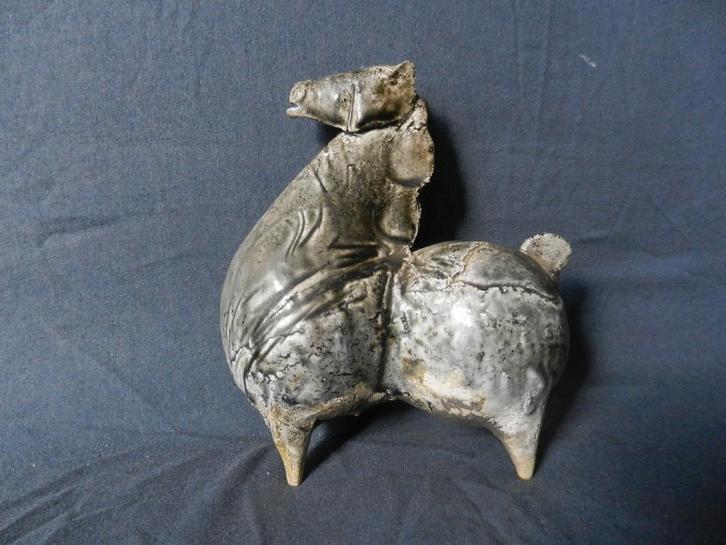 Blauw geglazuurd aardewerk paard gesign KP ,restauratie hals, Antiek en Kunst, Kunst | Beelden en Houtsnijwerken, Ophalen of Verzenden