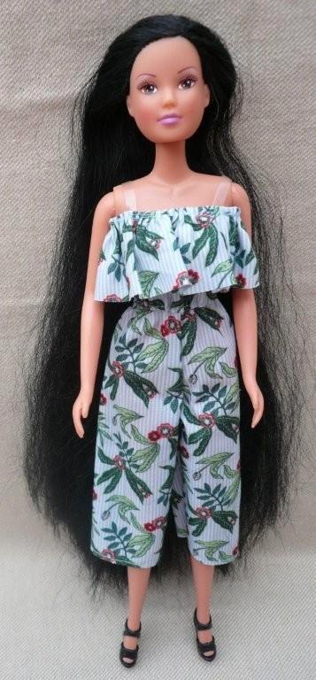 Steffi Love heel lang zwart haar bruine ogen, Verzamelen, Poppen, Zo goed als nieuw, Pop, Ophalen of Verzenden