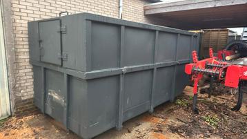 Zaagsel in container beschikbaar voor biedingen