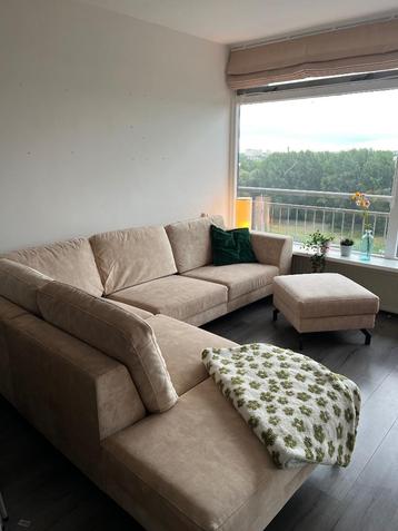 Luxe Ruime Beige Hoekbank met Hocker beschikbaar voor biedingen