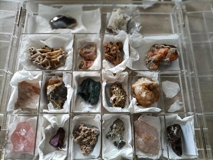 Zie foto's en omschrijving!, Verzamelen, Mineralen en Fossielen, Ophalen of Verzenden