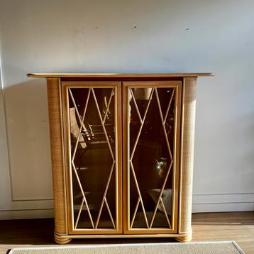 SALE ! Roberti rattan vitrinekast rotan Mid Century Vintage beschikbaar voor biedingen