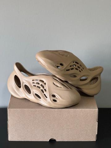Adidas Yeezy Foam RNR Clay Taupe - Maat 43 ⅓ beschikbaar voor biedingen