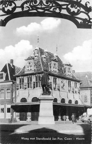 (300-489-013) Hoorn Waag met Standbeeld beschikbaar voor biedingen